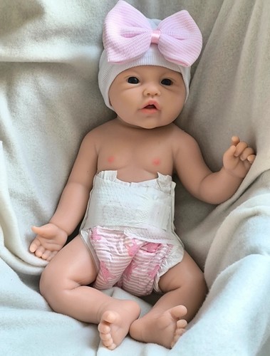 Bébé reborn fille silicone