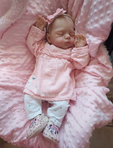 Bébé reborn fille silicone